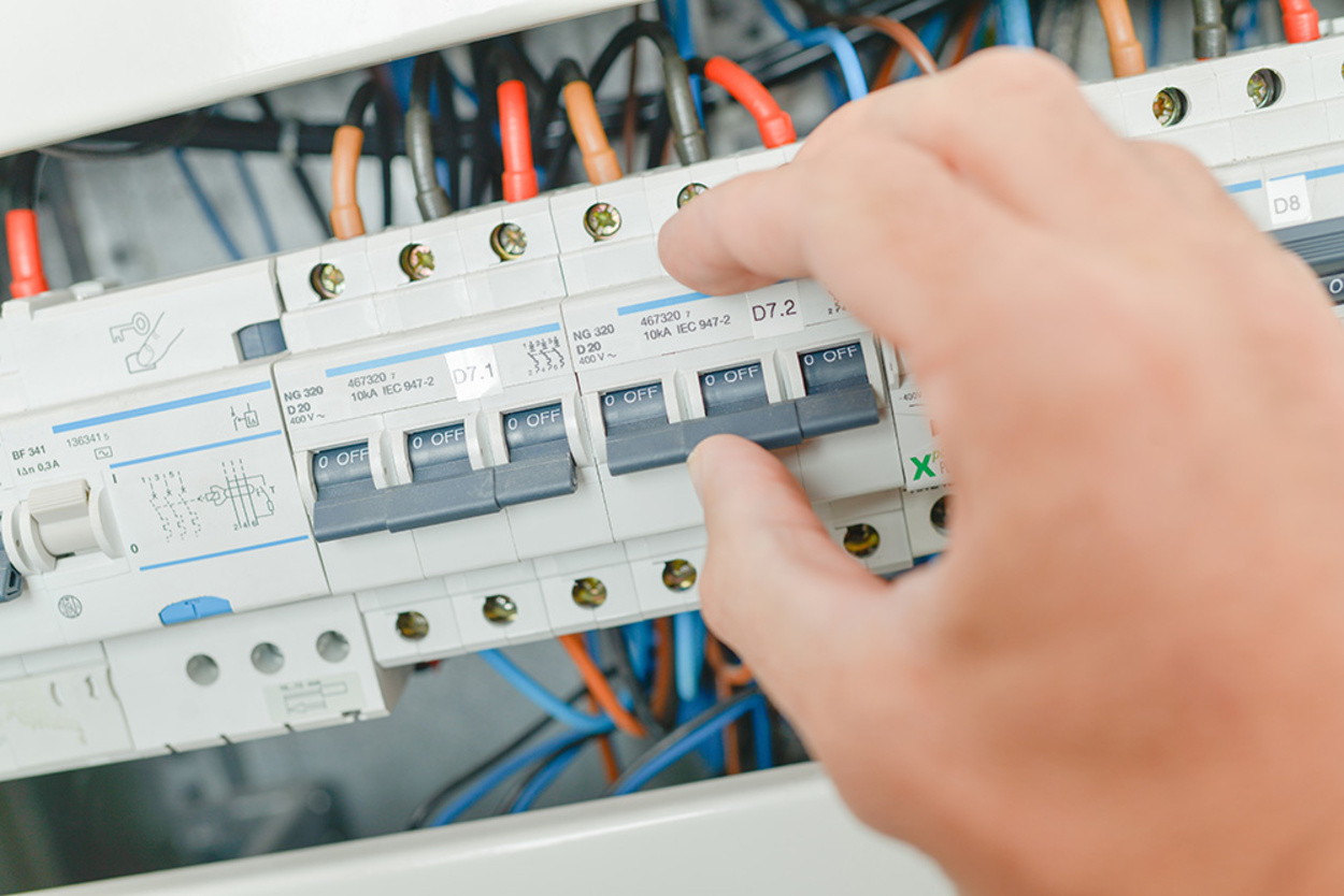 Elektro­installation bei Pabos Elektrotechnik GmbH in Waiblingen